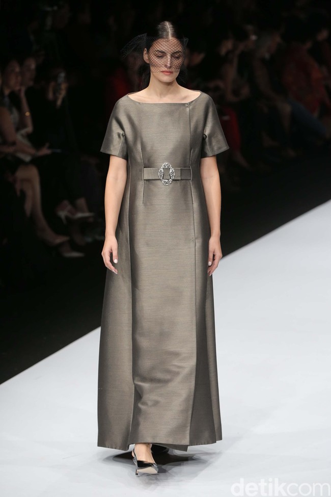 Auguste Soesastro membuka fashion show DFK (Dewi Fashion Knight) tahun ini dengan mengangkat tema Javanese Invasion di Jakarta Fashion Week 2020, Senayan City, Jakarta. Senin [28/10/2019]. Foto: Rachman Haryanto/detikcom