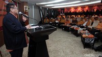 Lebih lanjut, Benny mengucapkan selamat kepada pengisi jabatan di kabinet. Dia berharap seluruh menteri dapat menjalankan tanggung jawab sesuai visi-misi presiden.
