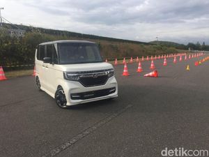 Menjajal Mobil Mungil Honda Berteknologi Bebas Kecelakaan