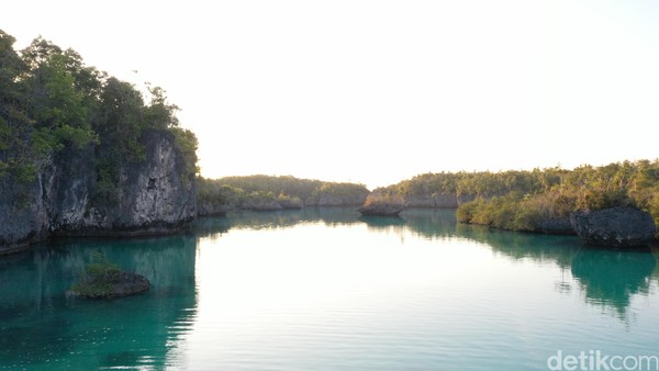 Raja Ampat mungkin menjadi primadona wisata Indonesia yang sering disebut sebagai surga. Tapi, Raja Ampat bukan satu-satunya surga di Indonesia dan inilah pesona Pulau Bair (Foto: Didik Dwi Haryanto/detikcom)