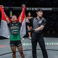 Priscilla Hertati Lumban Gaol mengalahkan petarung Myanmar Bozhena Antoniyar pada Jumat (25/10/2019). Hal itu membuatnya makin dekat meraih gelar juara dunia MMA One Championship kelas atom.Foto: Dok. Instagram @hertati88