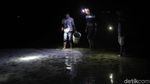 Melihat Aktivitas Warga Natuna Berburu Ikan di Malam Hari