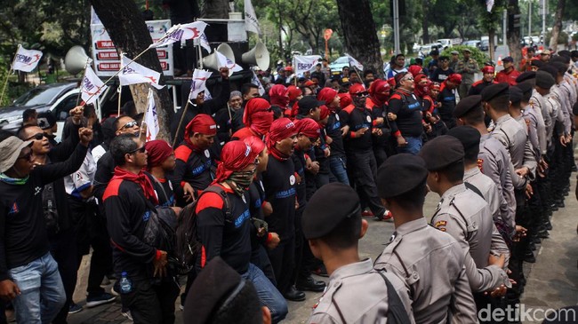 Buruh Minta Anies Naikkan UMP DKI Jadi Rp 4,6 Juta