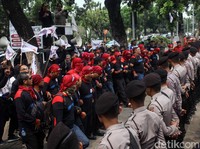 Buruh Minta Anies Naikkan UMP DKI Jadi Rp 4,6 Juta