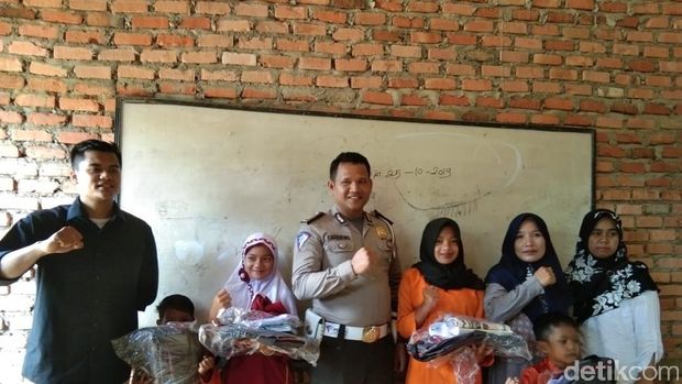 SD di Kampar Riau yang Berlantai Tanah Kini Sudah Kinclong