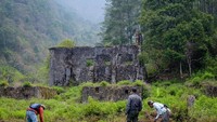 Stasiun Radio Malabar merupakan Stasiun Radio terbesar pada jamannya. Stasiun ini dibumihanguskan pada 1947 agar tidak dikuasai lagi oleh Belanda. Sekarang tinggal sisa-sisanya saja.  (ANTARA FOTO/Raisan Al Farisi)