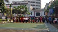 Rayakan Sumpah Pemuda, Sri Mulyani 'Diserbu' Warna-warni Baju Adat