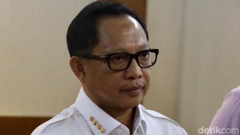 Mendagri Anjurkan Pemkot Bicara ke Pengusaha Jika Gandeng Ormas Jaga Parkir Mendagri Anjurkan Pemkot Bicara ke Pengusaha Jika Gandeng Ormas Jaga Parkir