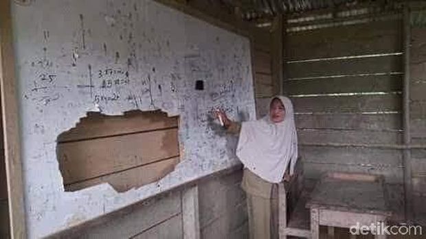 SD di Kampar Riau yang Berlantai Tanah Kini Sudah Kinclong