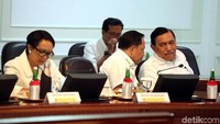 Dalam ratas ini Jokowi memerintahkan Mendag Agus Suparmanto dan Menlu Retno Marsudi menyelesaikan perjanjian perdagangan dengan negara lain. Hal itu dalam rangka mendorong ekspor nasional.