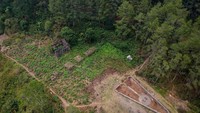 Begini penampakan foto udara Stasiun Radio Malabar di Gunung Puntang. Stasiun itu dihancurkan karena takut pemancar radio yang mereka miliki akan digunakan Jepang untuk melakukan kampanye. (ANTARA FOTO/Raisan Al Farisi)