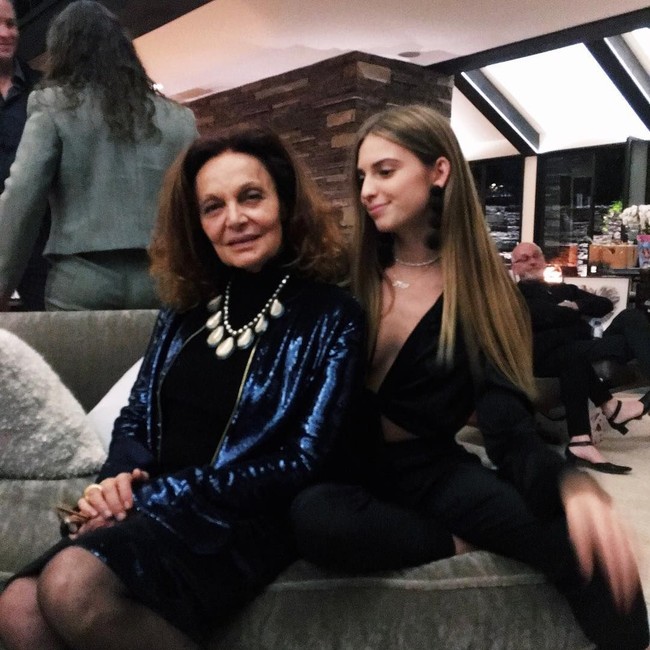 Wanita yang dikenal sebagai Talita Furstenberg tersebut dikatakan adalah calon yang dipersiapkan untuk menjadi pewaris brand Diane von Furstenberg. Hal itu bahkan sudah disampaikan sendiri oleh Diane. Foto: Instagram @tvf