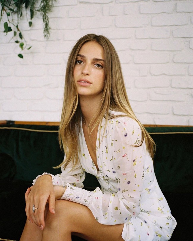 Sudah bisa diketahui dari namanya, Princess Talita Natasha von Fursterberg bukanlah orang sembarangan. Selain berdarah biru, wanita tersebut juga punya hubungan dengan desainer Diane von Furstenberg. Talita memang merupakan cucu dari perancang tersebut dan bagian dari keluar ningrat House of Fürstenberg. Foto: Instagram @tvf