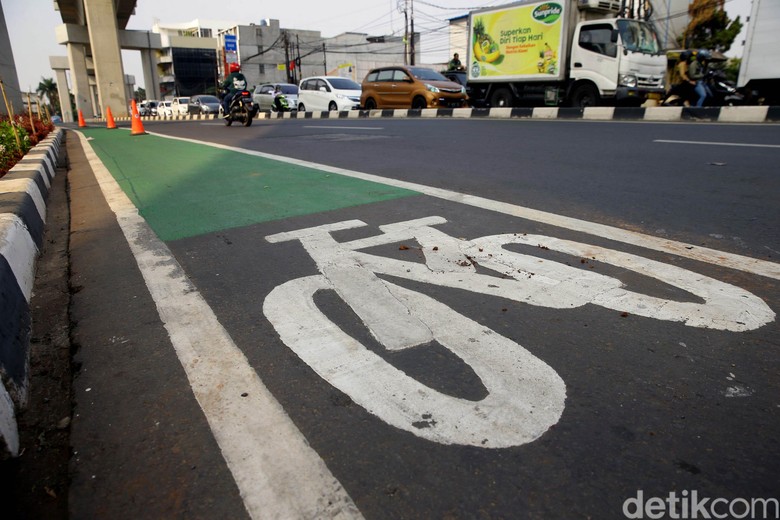 Penerapan Denda Motor-Mobil Masuk Jalur Sepeda Tunggu Pergub Diundangkan Penerapan Denda Motor-Mobil Masuk Jalur Sepeda Tunggu Pergub Diundangkan