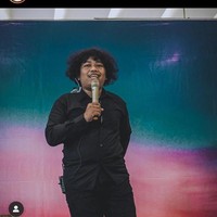 Selanjutnya ada Marshel Widianto. Marshel yang namanya semakin dikenal usai mengikuti ajang komika itu sebelumnya sempat mengawali karier sebagai penonton bayaran. Kini Marshel sukses menjadi artis dan kerap kali mengisi acara di berbagai stasiun TV. Foto: Instagram Marshel Widianto