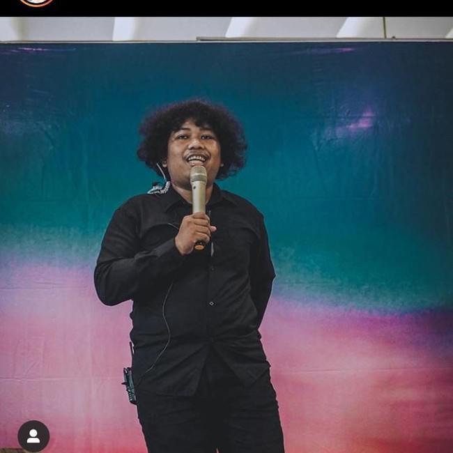 Selanjutnya ada Marshel Widianto. Marshel yang namanya semakin dikenal usai mengikuti ajang komika itu sebelumnya sempat mengawali karier sebagai penonton bayaran. Kini Marshel sukses menjadi artis dan kerap kali mengisi acara di berbagai stasiun TV. Foto: Instagram Marshel Widianto