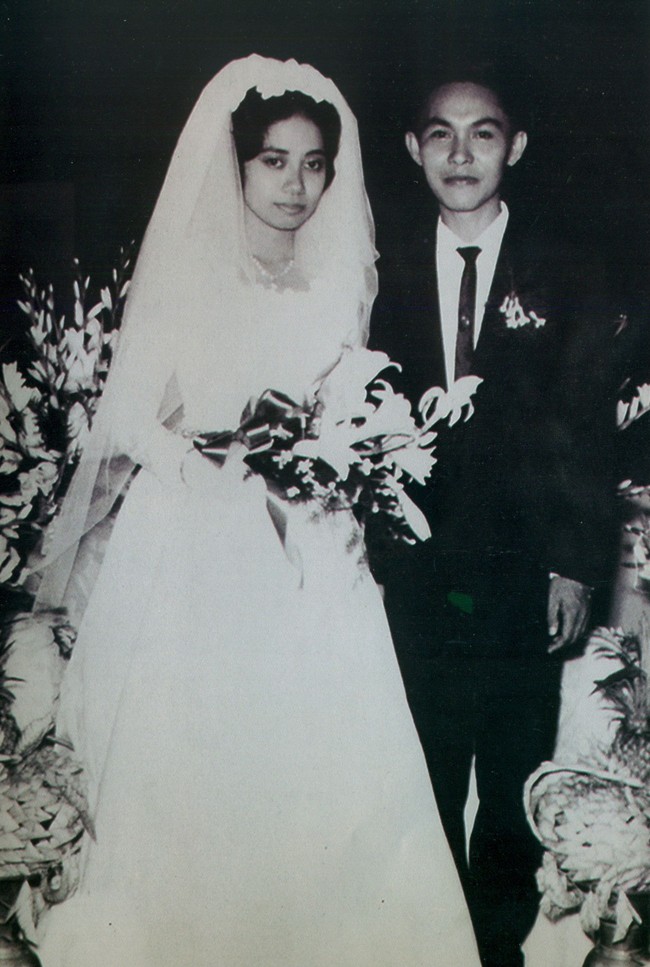 Martha dan Alex menikah pada 12 Januari 1964. Delapan bulan menikah, keduanya harus terpisah jarak karena Alex harus melanjutkan pendidikan di University of Chicago, Amerika Serikat, lewat jalur beasiswa. Foto: Dok. Pribadi Martha Tilaar
