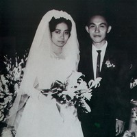 Martha dan Alex menikah pada 12 Januari 1964. Delapan bulan menikah, keduanya harus terpisah jarak karena Alex harus melanjutkan pendidikan di University of Chicago, Amerika Serikat, lewat jalur beasiswa. Foto: Dok. Pribadi Martha Tilaar