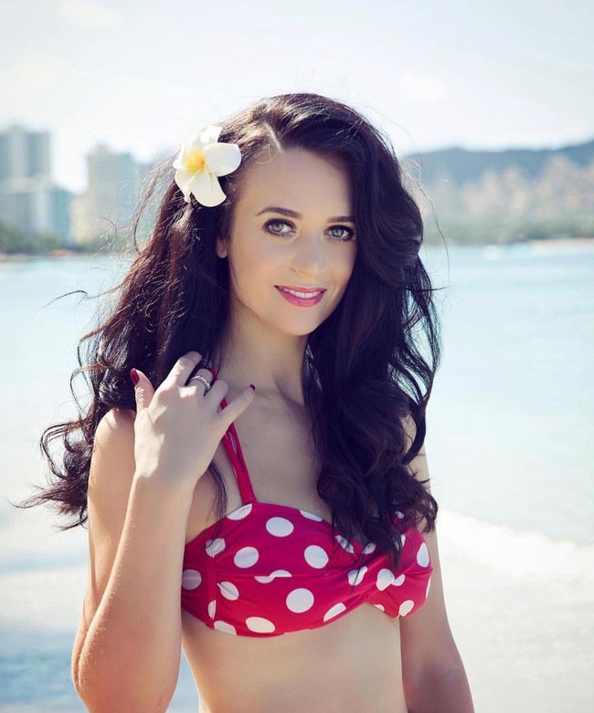 Ini bukan Katy Perry, tapi Francesca Brown. Perempuan asal Inggris ini sering dikira Katy Perry karena kemiripan wajah mereka. (Foto: Instagram/@francesca_brown)