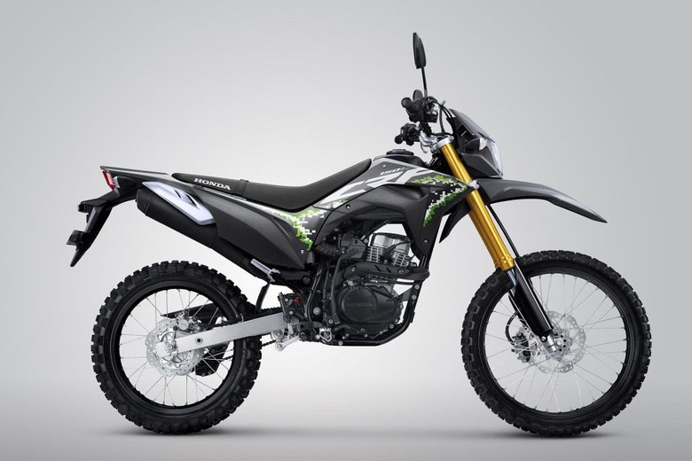 Honda CRF150L tampil dengan warna baru. Foto: Dok.Astra Honda Motor Honda CRF150L tampil dengan warna baru. Foto: Dok.Astra Honda Motor