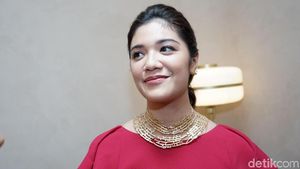 Gaya Istri Nadiem Makarim Pakai Kalung Unik, Cuma Satu di Indonesia