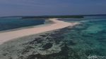 Foto Drone: Pantai yang Pasirnya Memanjang ke Depan 2 Km