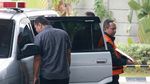 Diperiksa KPK, Tersangka Kasus Pajak Dealer Jaguar-Bentley Tutupi Borgol