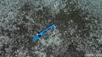 Foto Drone: Pantai yang Pasirnya Memanjang ke Depan 2 Km