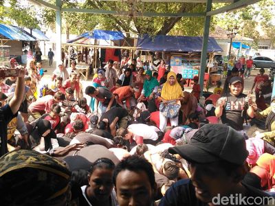 Foto: Tradisi Unik Itu Bernama Tawurji