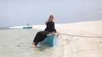 Foto Drone: Pantai yang Pasirnya Memanjang ke Depan 2 Km