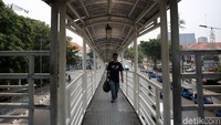 Selain itu, JPO Warung Jati Barat (Masjid Assalafiyah), JPO Warung Jati Barat (Pejaten Village), JPO Jalan Raya Pasar Minggu, JPO Lenteng Agung, JPO Fatmawati dan JPO Sugiono , juga akan ikut direvitalisasi oleh Pemprov DKI Jakarta.