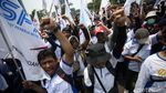 Aksi Buruh Kepung Kemnaker Minta Naik Gaji
