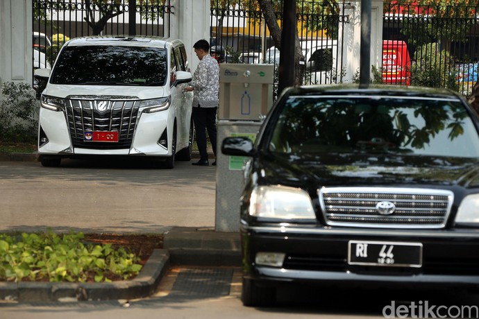 Melihat Mobil Pribadi Prabowo yang Pakai Pelat 1-00 Saat ke Istana