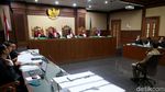 Ekspresi Wawan Didakwa Korupsi Pengadaan Alkes di Banten