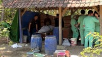 Usai dievakuasi dari dalam septic tank rumahnya, jasad Rahadi sempat dibawa ke RSUD Suradadi, Tegal. Keluarga kemudian memakamkan jasad Rahadi pada Rabu (30/10) sore.