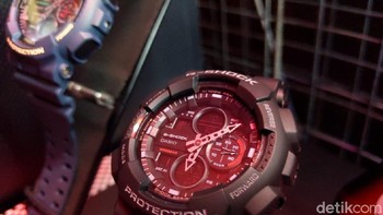 Selain itu, ada dua dial dengan tampilan waktu digital pada posisi jam 12 dan jam 6. Foto: Agus Tri Haryanto/detikINET