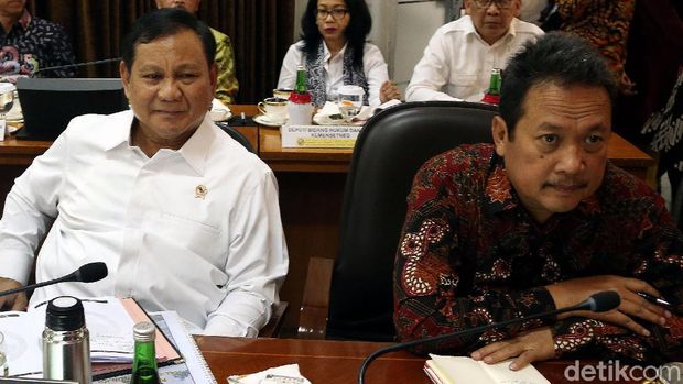 Suasana Hangat dan Hormat Prabowo ke Jokowi Saat Ratas Perdana