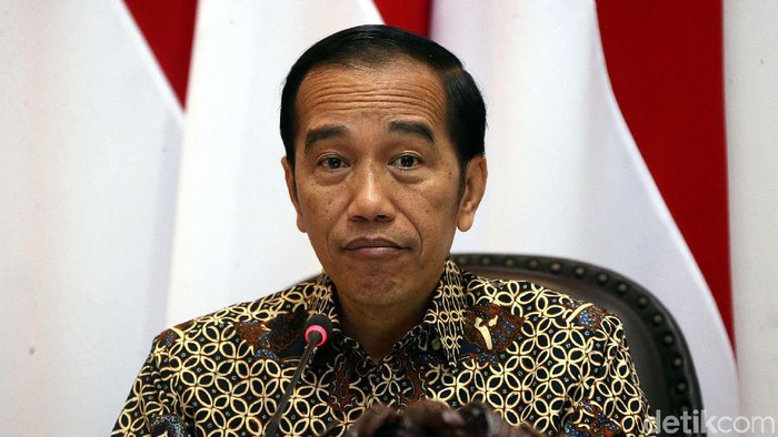 Menhan Prabowo Subianto dan para menteri lain di Kabinet Indonesia Maju hadiri rapat terbatas yang digelar Jokowi. Ada sejumlah hal yang dibahas di ratas itu.