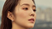Selanjutnya dr Kim Jong Myun menyebut wajah Irene Red Velvet juga banyak dijadikan contoh. Foto: Instagram @renebaebae