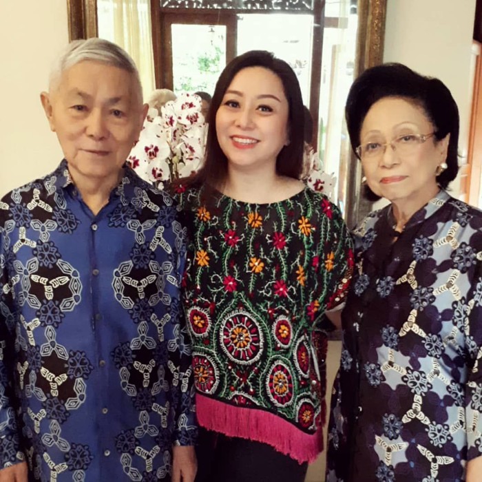 Martha Tilaar dan suami serta anak
