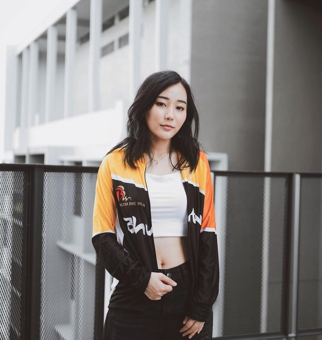 Wanita berusia 24 tahun ini memilih untuk tetap fokus. Ia pun mencoba yang terbaik untuk dinilai bukan hanya sekedar wajah cantik, tetapi kemampuannya bermain game. Pinda juga ingin orang-orang menganggap serius kontennya. Foto: Instagram @pindapandaonly