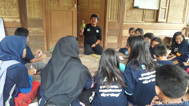 Menghargai Kearifan Lokal Cimahi di Kampung Adat Cireundeu