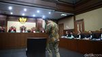 Ekspresi Wawan Didakwa Korupsi Pengadaan Alkes di Banten