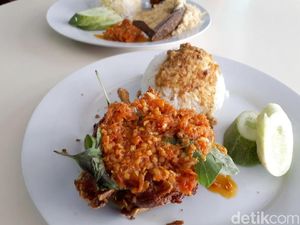 Pedas Mampus Bebek Penyet Ada di 5 Tempat Makan Ini