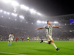 Cristiano Ronaldo sepanjang tahun ini mendapatkan 98 juta euro (Rp 1,522 triliun). Mega bintang JUventus asal Portugal ini duduk di posisi dua. (Reuters/Massimo Pinca.)