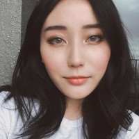 Banyak penggemar Pinda mulai mengenalnya dari game DOTA2. Wanita asal Bhutan ini ternyata mulai bermain game Super Mario. Ia biasa bermain dengan neneknya ketika kecil. Foto: Instagram @pindapandaonly