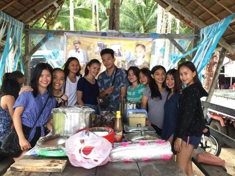 Pasangan Remaja Ini Bikin Pesta Anniversary Pacaran, Undang Keluarga & Teman