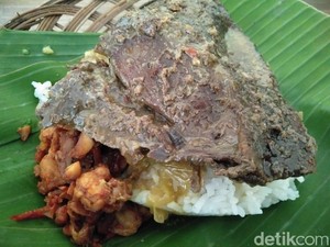 Meski Buruk Rupa, Bebek Bacem Bu Sis Juara Lezatnya