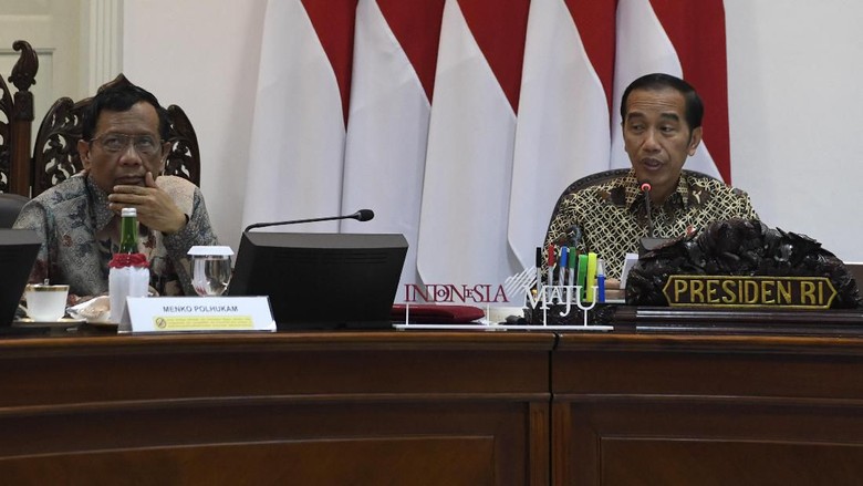 Jokowi Minta Menteri Jelaskan Kebijakan: Kadang yang Demo Tak Tahu Substansi Jokowi Minta Menteri Jelaskan Kebijakan: Kadang yang Demo Tak Tahu Substansi