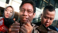 Begini ekspresi cengengesan Dirjen Perdagangan Luar Negeri Kemendag Indrasari Wisnu Wardana usai diperiksa KPK.
